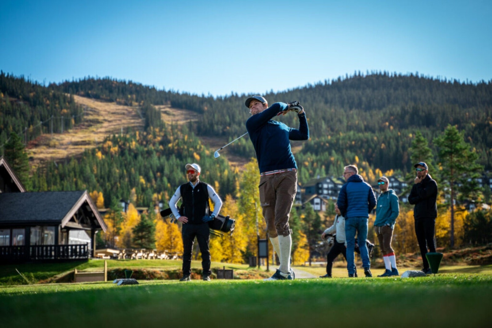 Nesfjellet Golf er en populær og sosial aktivitet kun et golfslag fra hytta. Galleribilde