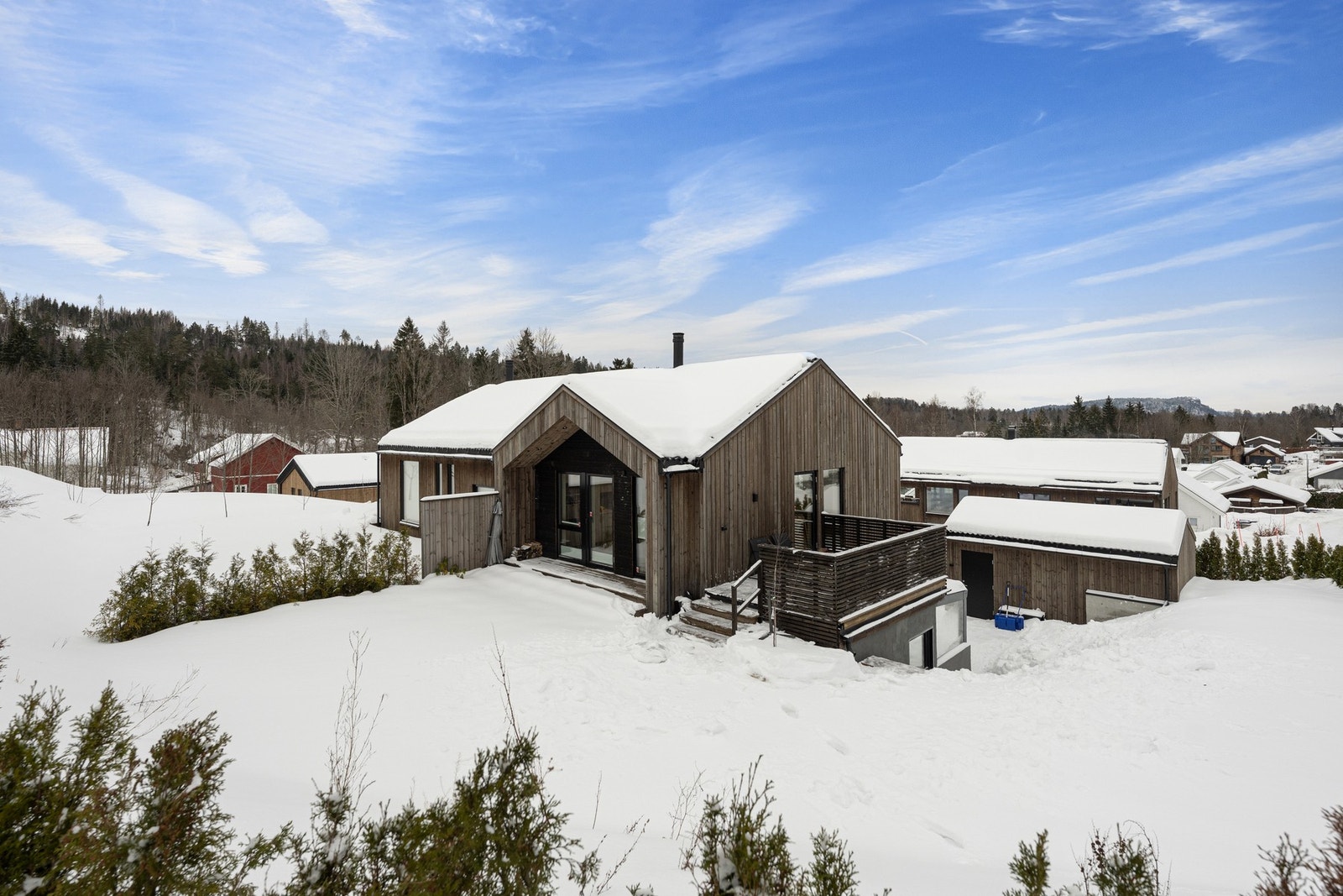 Balkongen er på 10m² og terrassen er på 8m². Galleribilde