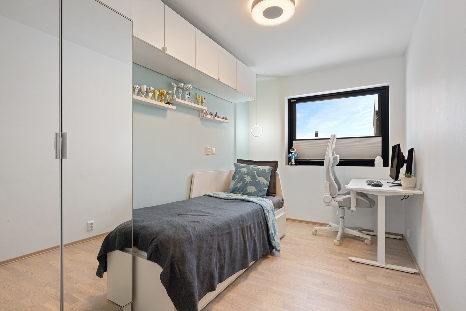 Det andre soverommet passer perfekt som barnerom, gjesterom eller kontor, alt etter behov! Galleribilde