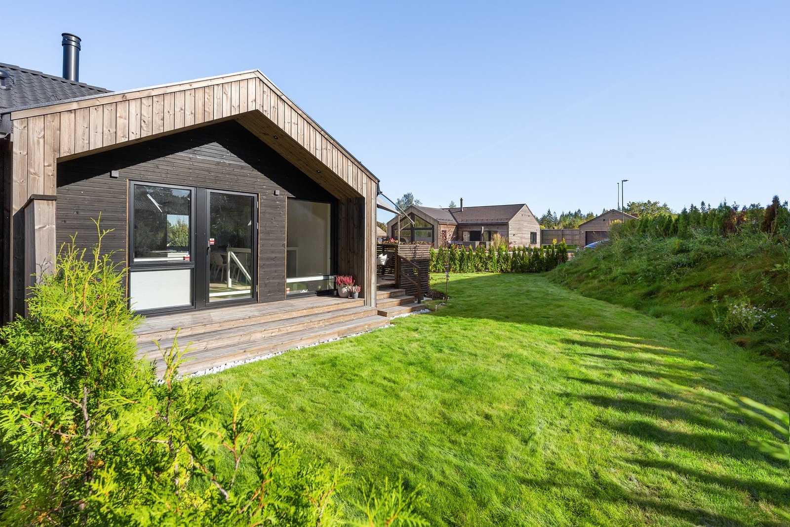 Hagen er flat og fin med god plass til trampoline. Galleribilde