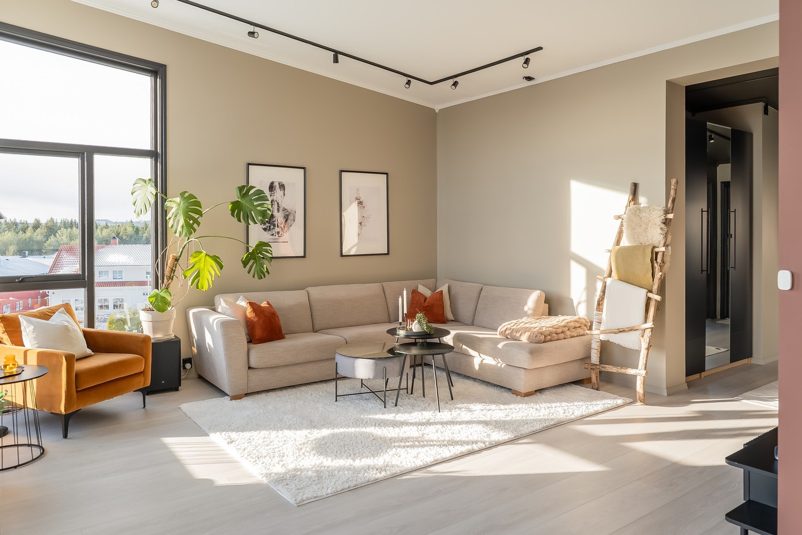 Fin belysning via lysskinner med dimmefunksjon. Galleribilde