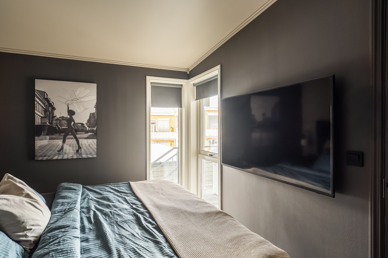 Vindusløsning som vender mot rolige omgivelser, samt nytt Pergo laminatgulv fra 2024. Galleribilde