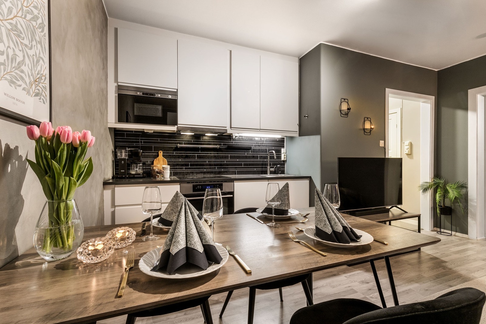 Kjøkkenet og stuen er her holdt i en åpen løsning. Galleribilde