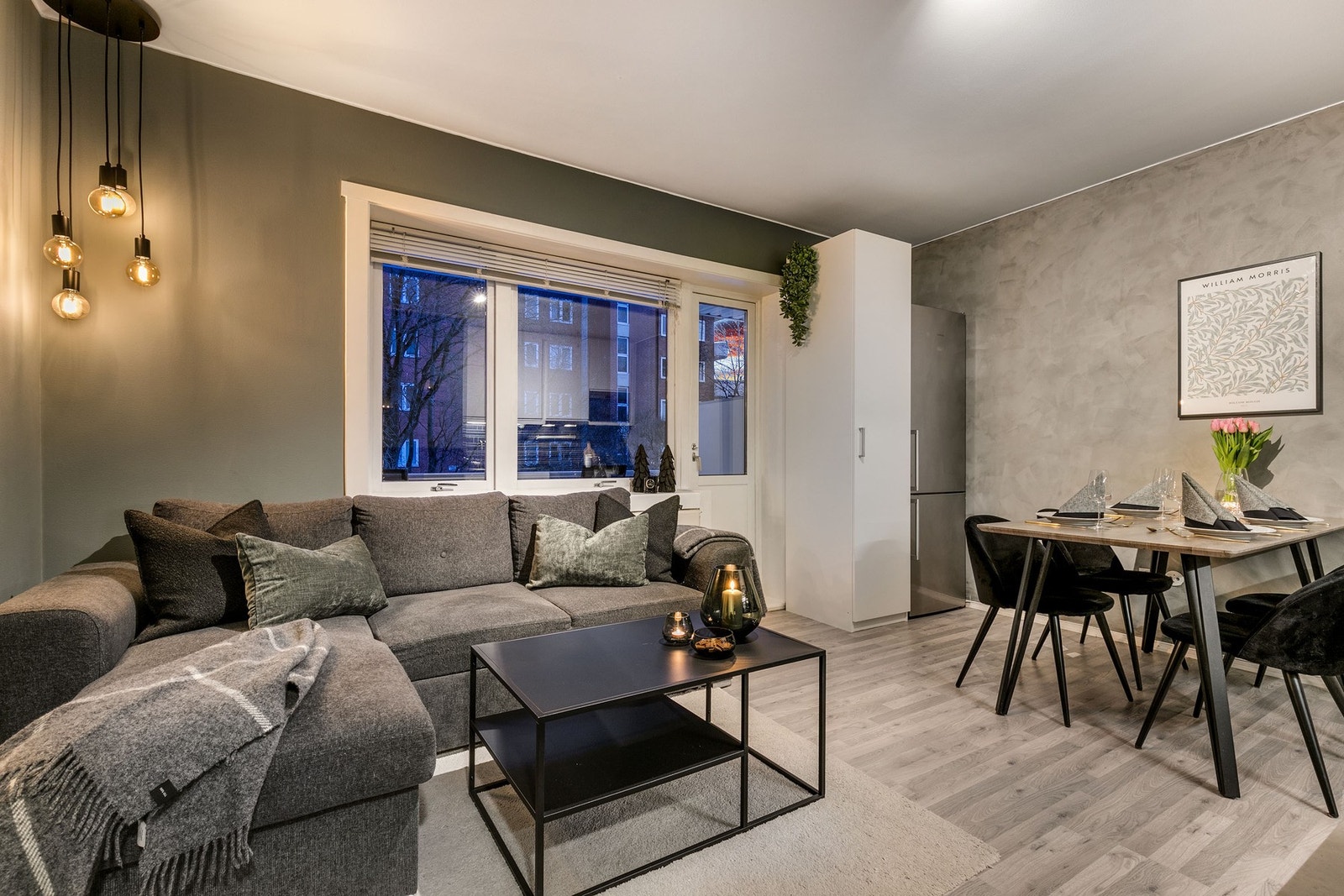 Himlingshøyde ca. 2,62 m målt i stue/kjøkken. Galleribilde