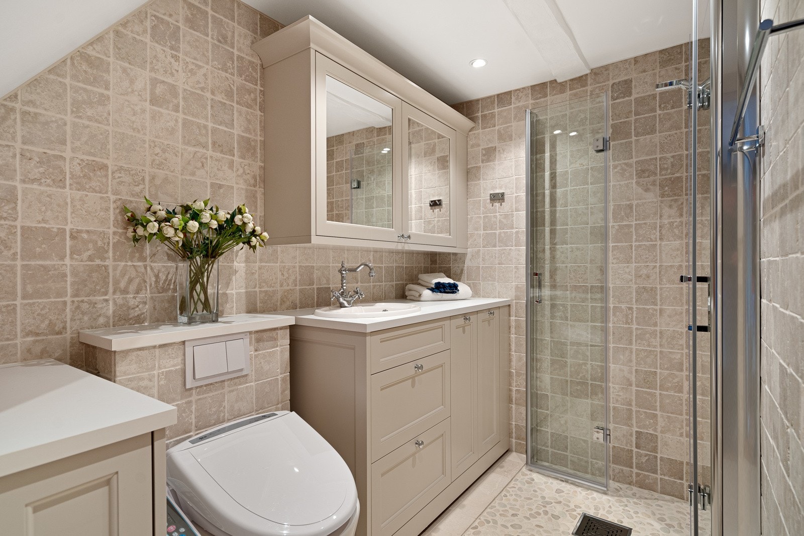 Badet er lunt med varme farger Galleribilde