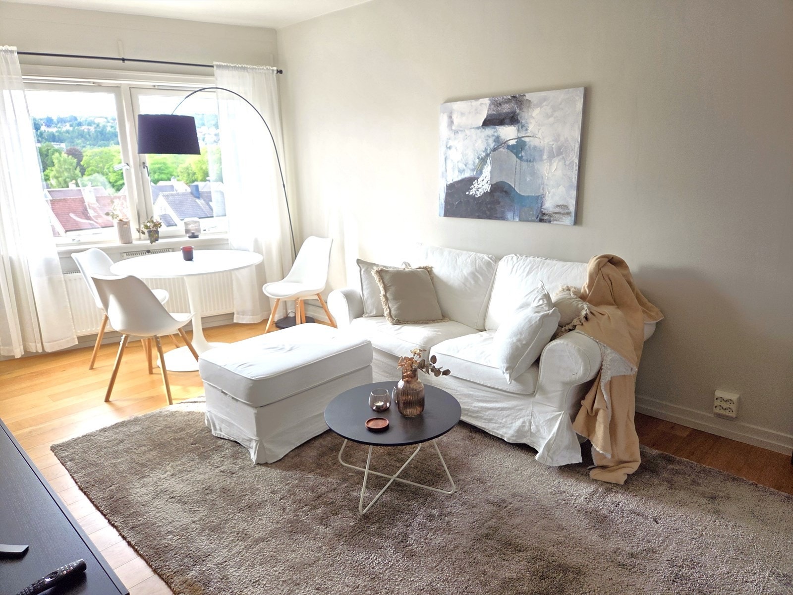 Selgers bilde av stuen. Galleribilde