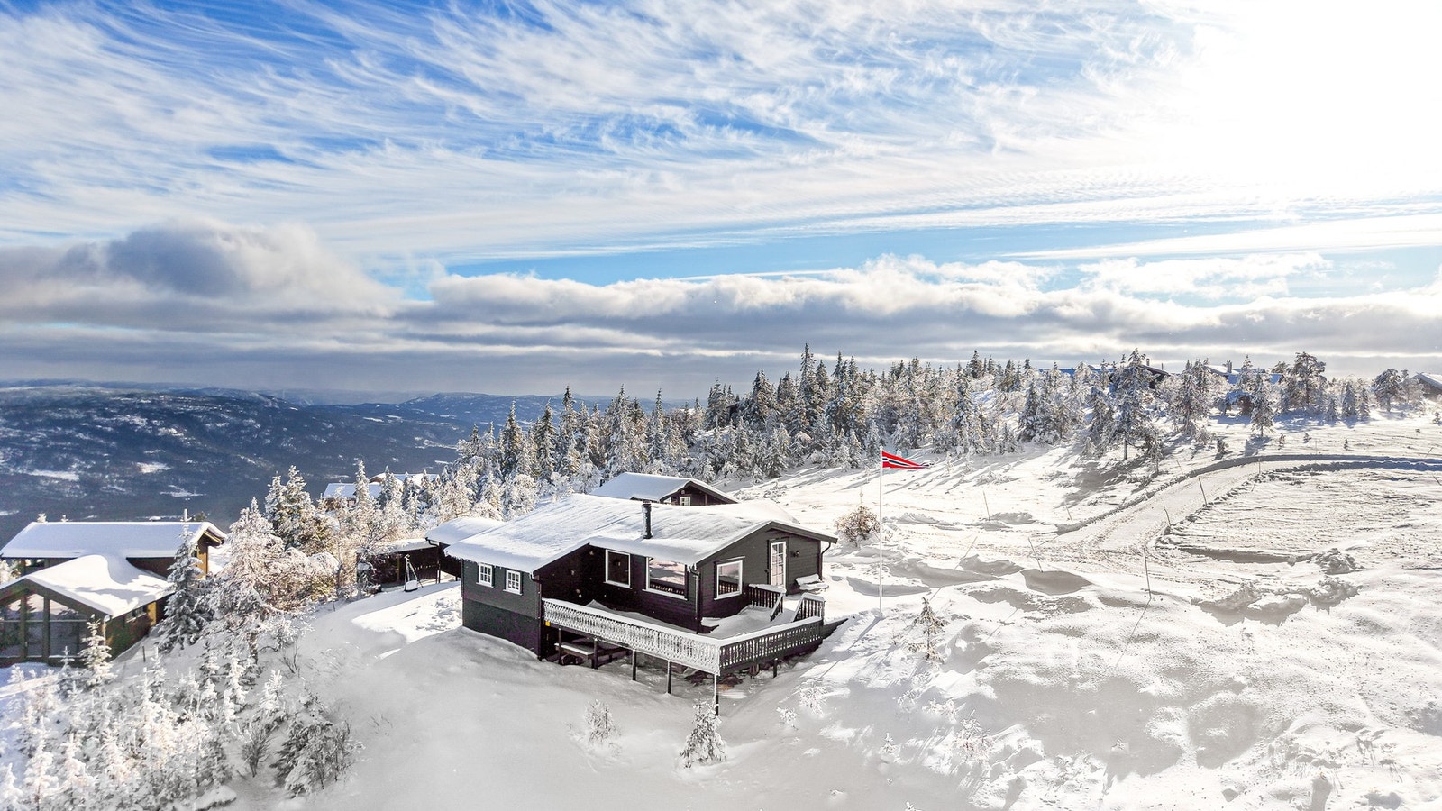 Solrik beliggenhet med flott utsikt i alle retninger Galleribilde