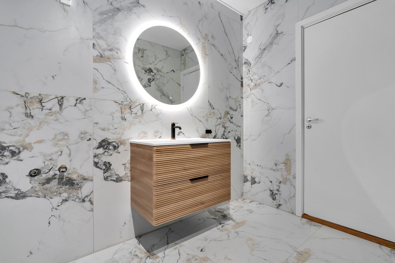 Bad med opplegg til vaskemaskin Galleribilde