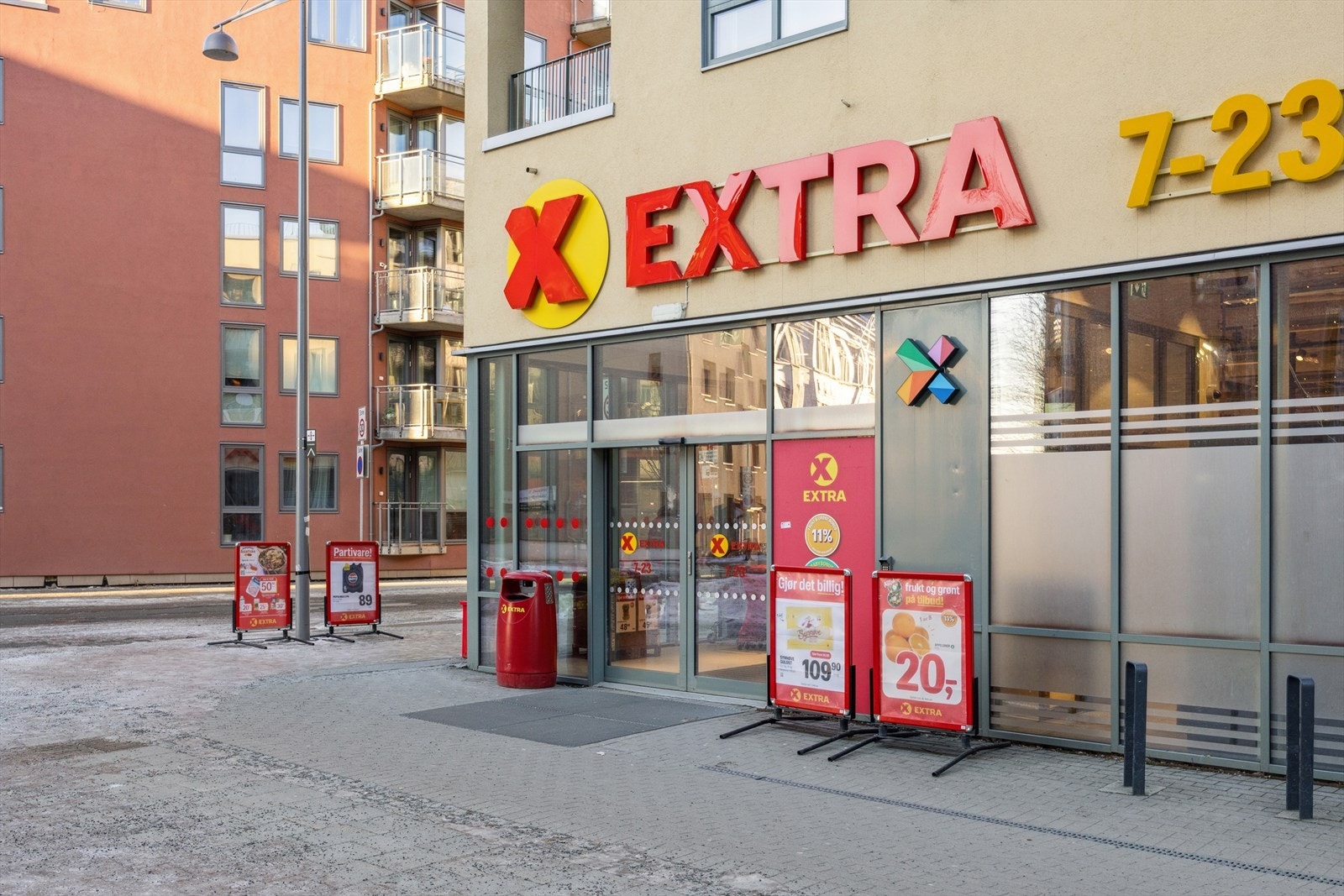 Nærmeste dagligvarebutikker er Coop Extra Lilleby ligger 2 minutter unna. Galleribilde