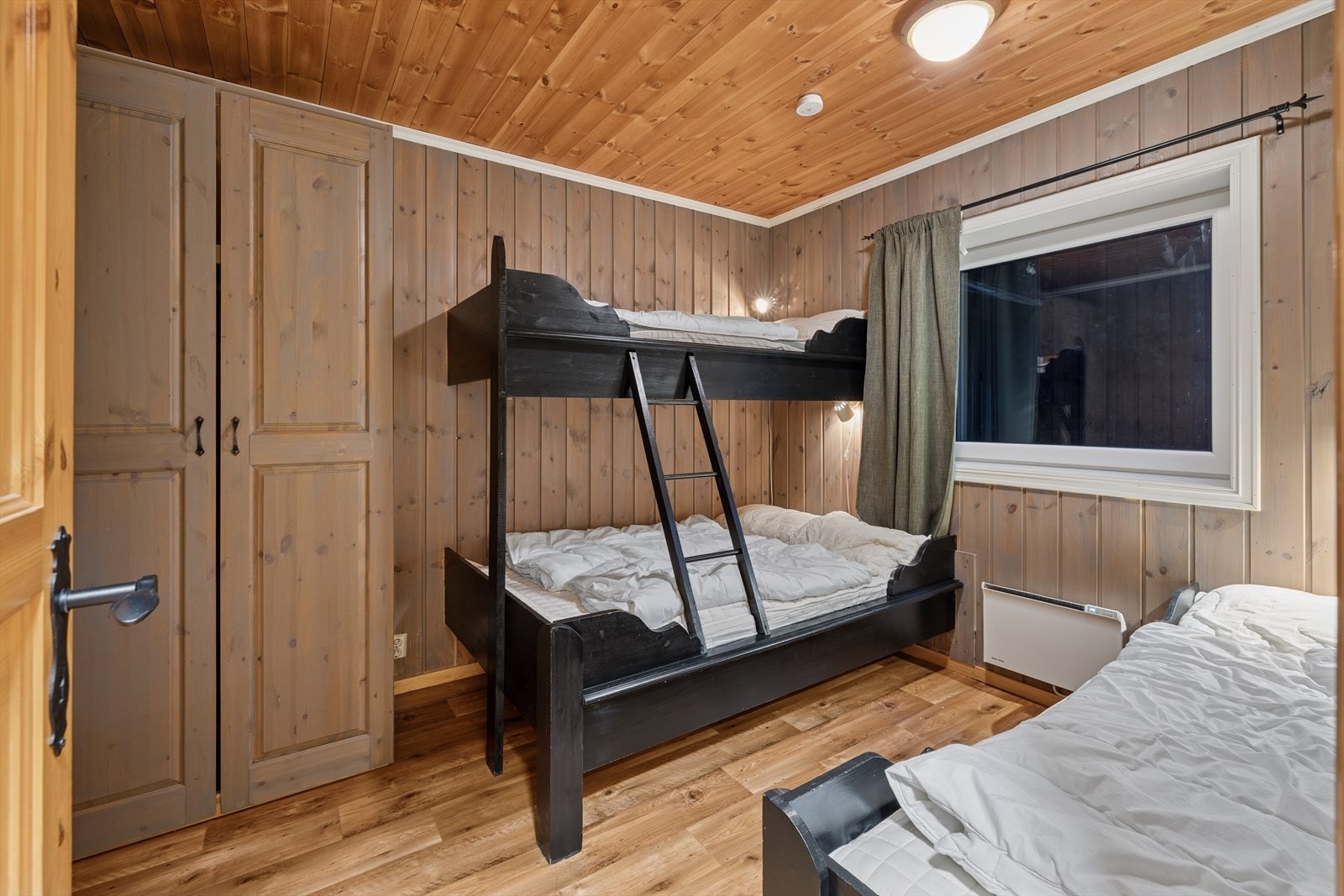 Soverom 3 - beliggende i underetasjen. Galleribilde