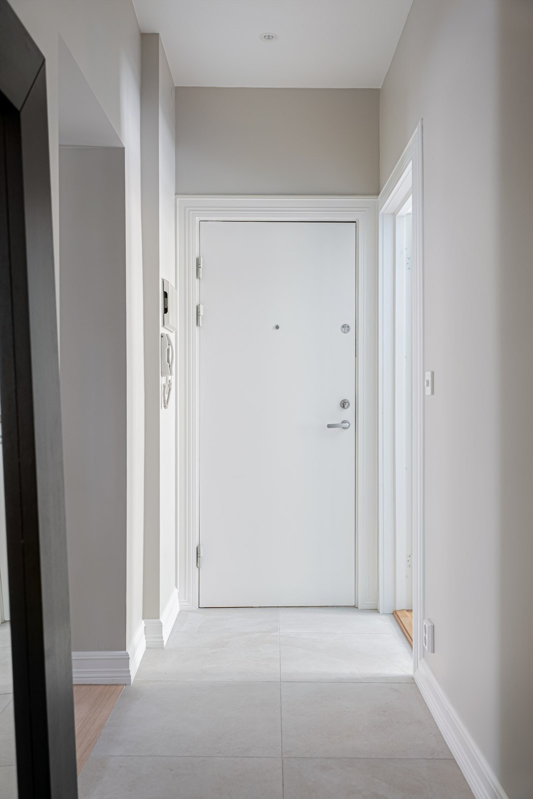 Flislagt entré med varmekabler fra 2026. Galleribilde