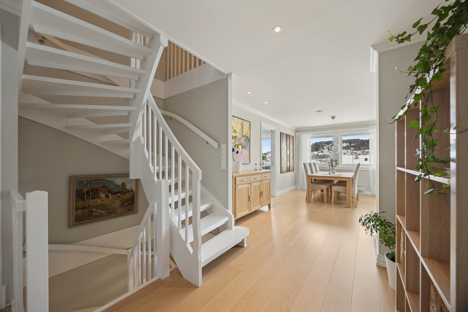 Boligen har en gjennomgående moderne standard. Galleribilde