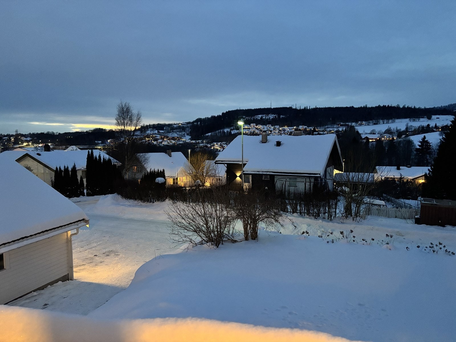 Usjenert beliggenhet med hyggelig utsikt. Galleribilde