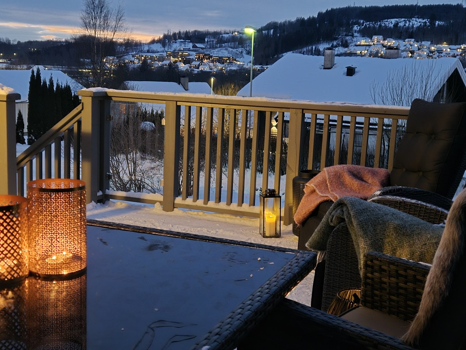 Både fra boligen innvendig, og fra terrassen er det hyggelig utsyn. Galleribilde