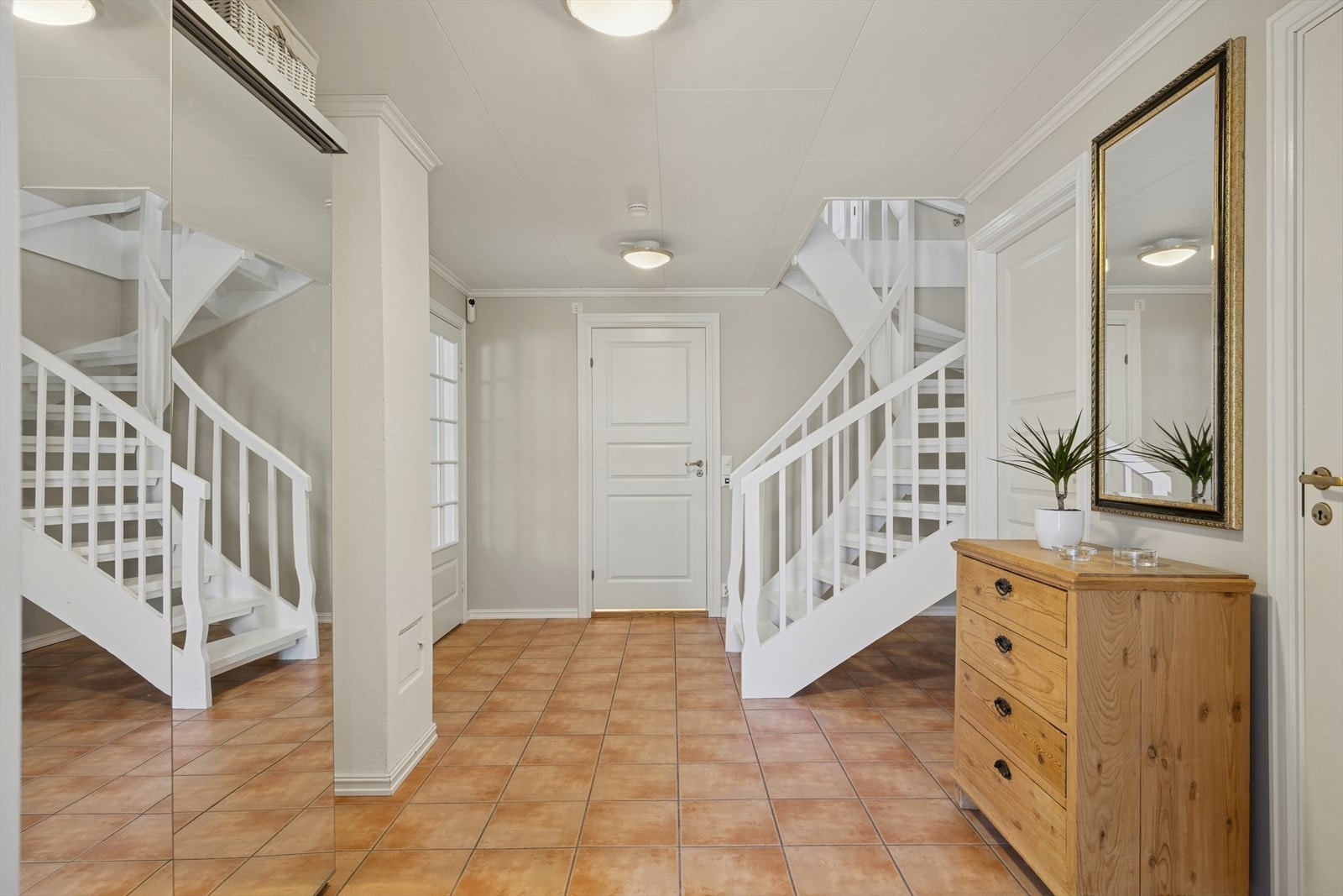 Det er elektriske varmekabler i hall og entré Galleribilde