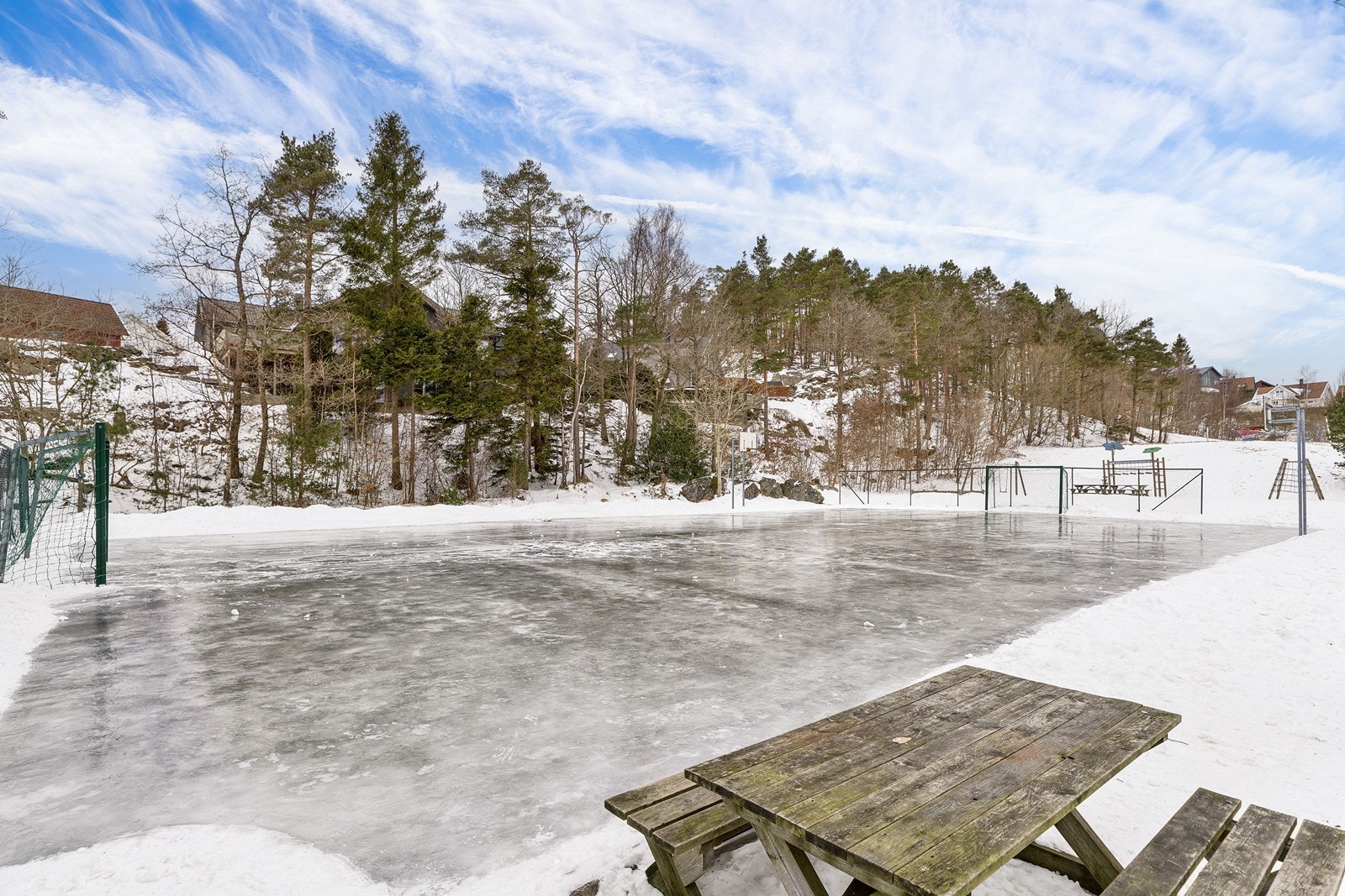 Nærområde - Skøytebane og fotballbane Galleribilde