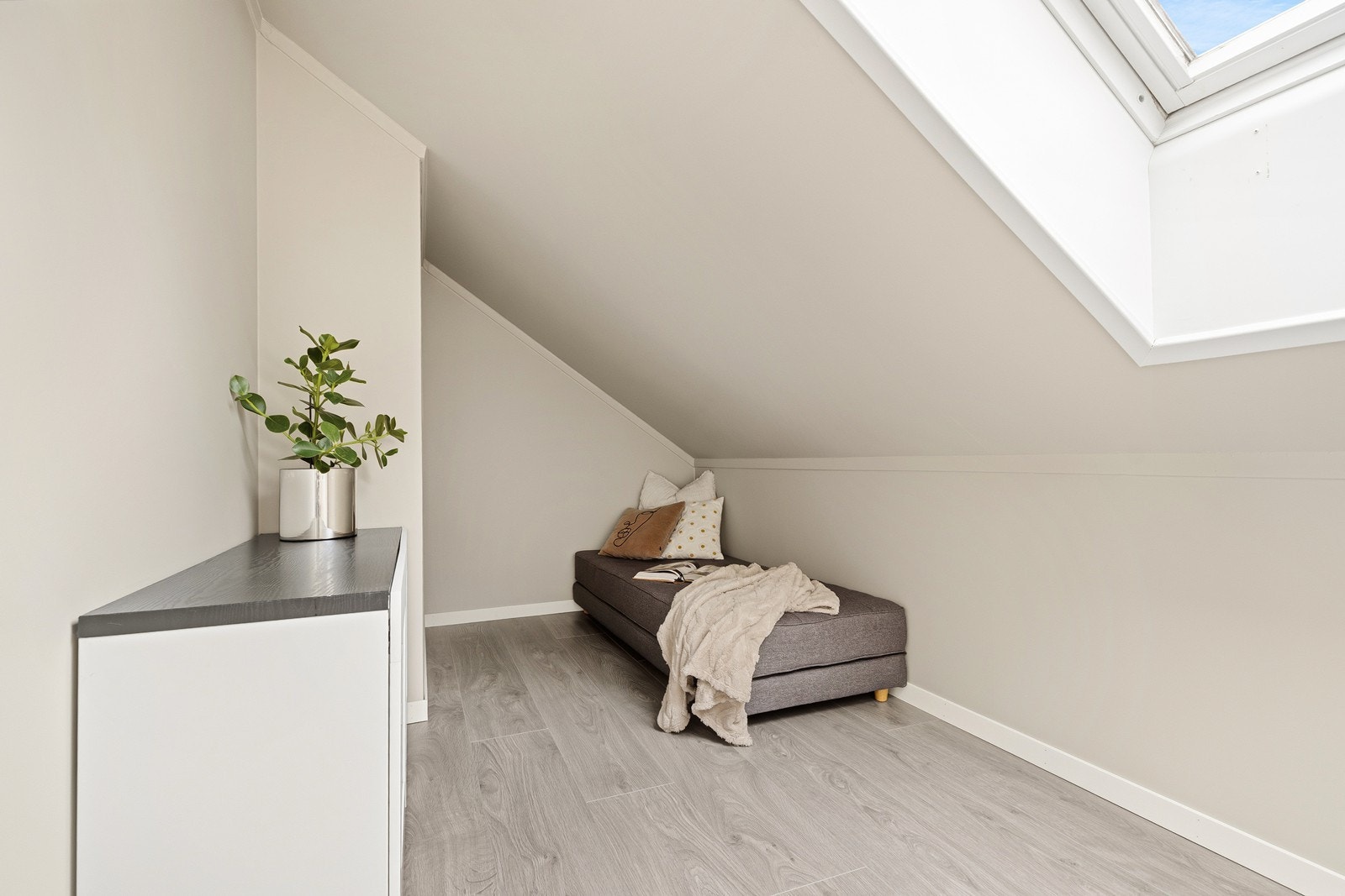 Soverom/garderobe Galleribilde