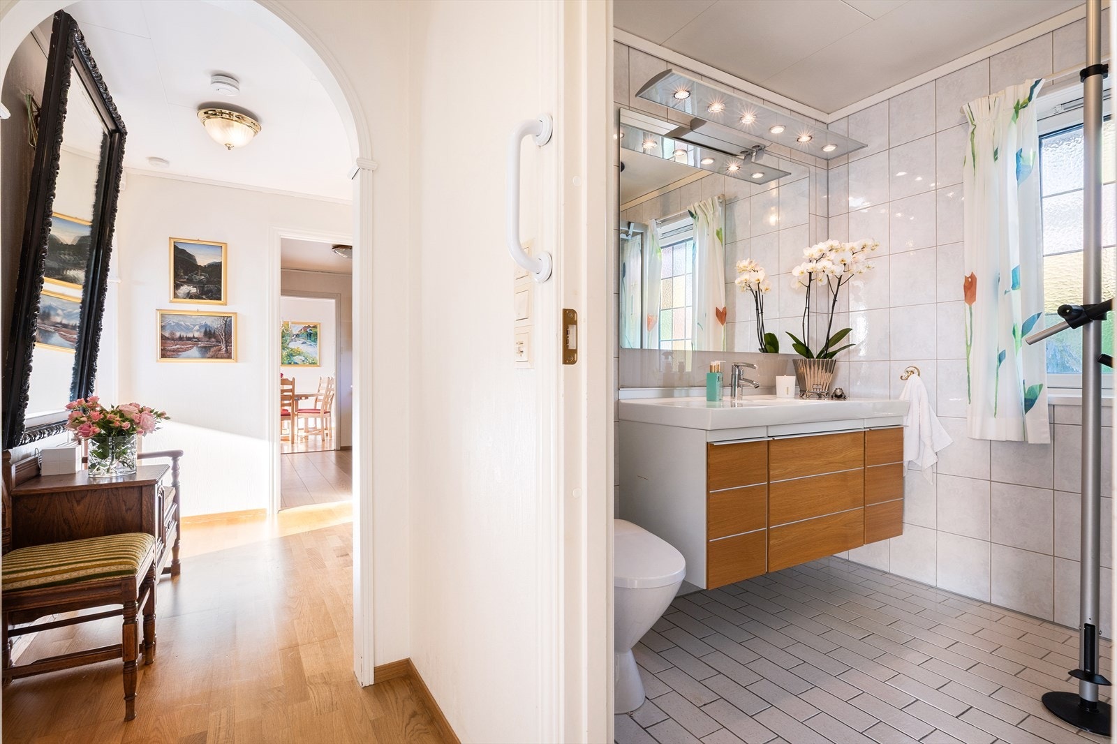 Bad nr. 1 og 2 soverom ligger i egen fløy Galleribilde