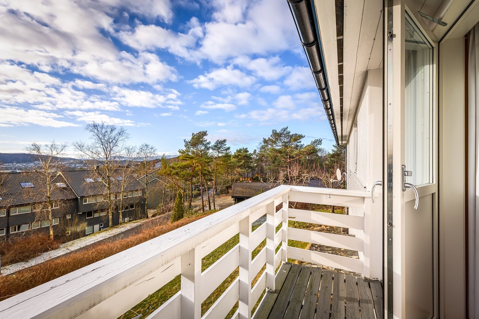 Sydvendt balkong med utgang fra hovedsoverommet Galleribilde