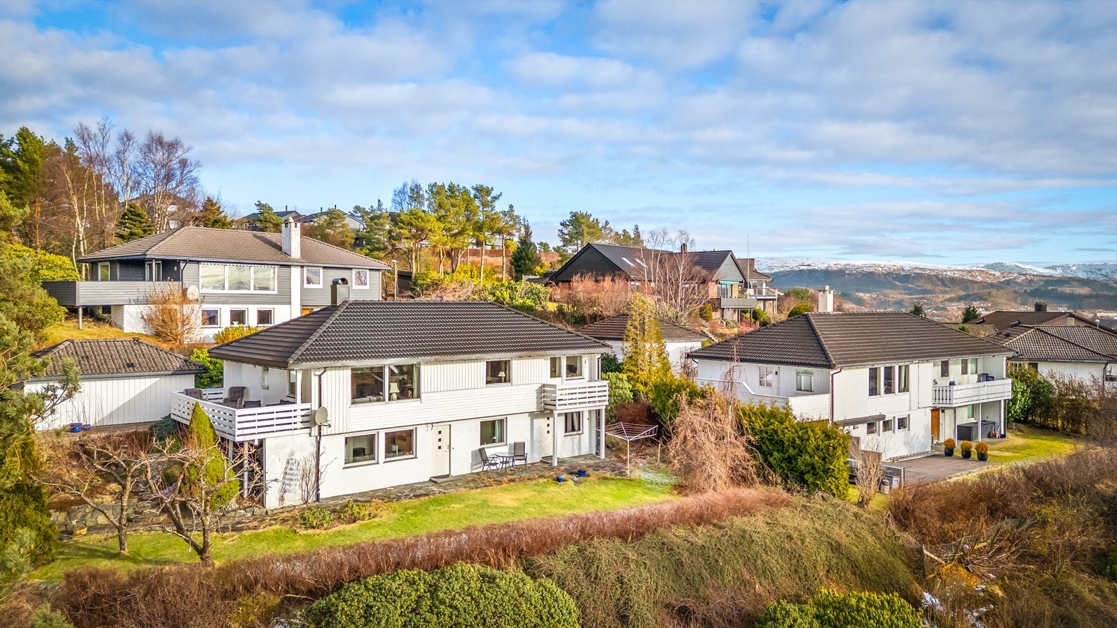 Enebolig i enden av blindvei Galleribilde