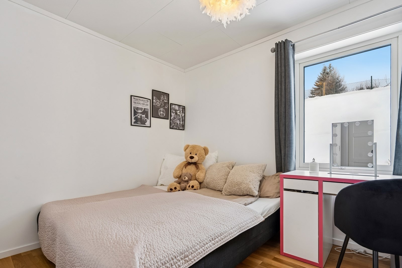 Også dette soverommet har god plass til seng og skrivepult. Galleribilde