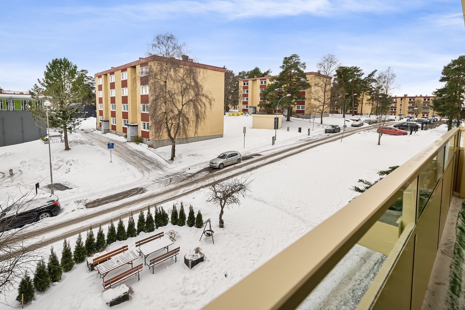 Fra balkongen har man utsikt over nærområdet. Galleribilde