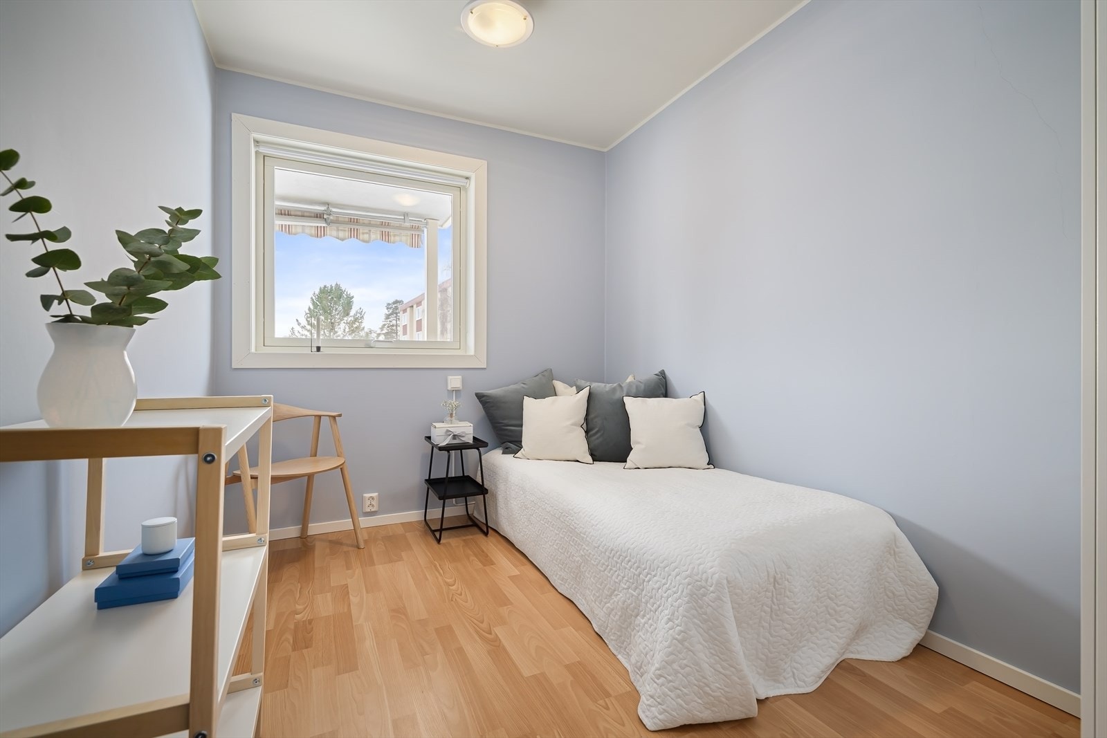 Leilighetens andre soverom er også av god størrelse. Galleribilde