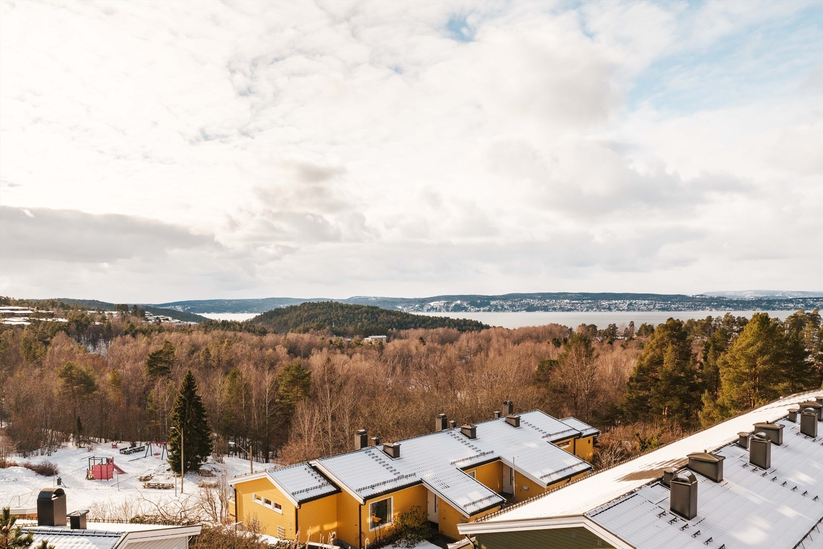 Balkongen skilter med herlig fjordutsikt og gode solforhold. Galleribilde