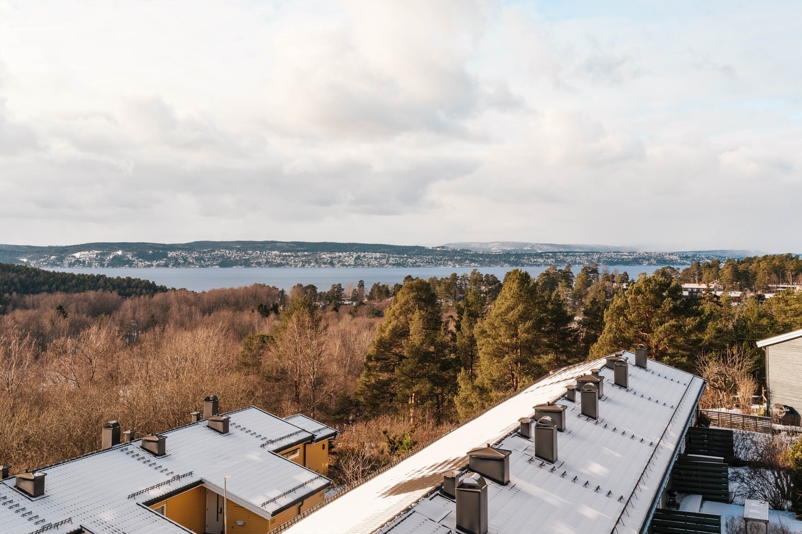 Herlig, vidstrakt utsikt mot blant annet Nesodden og Bunnefjorden. Galleribilde