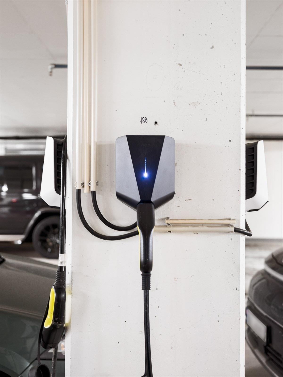 Det er installert ladeboks tilknyttet parkeringsplassen Galleribilde