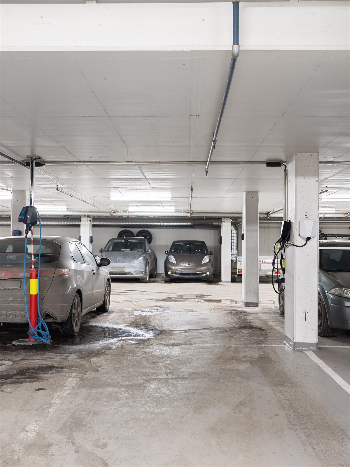 Det medfølger egen parkeringsplass i garasjeanlegg Galleribilde