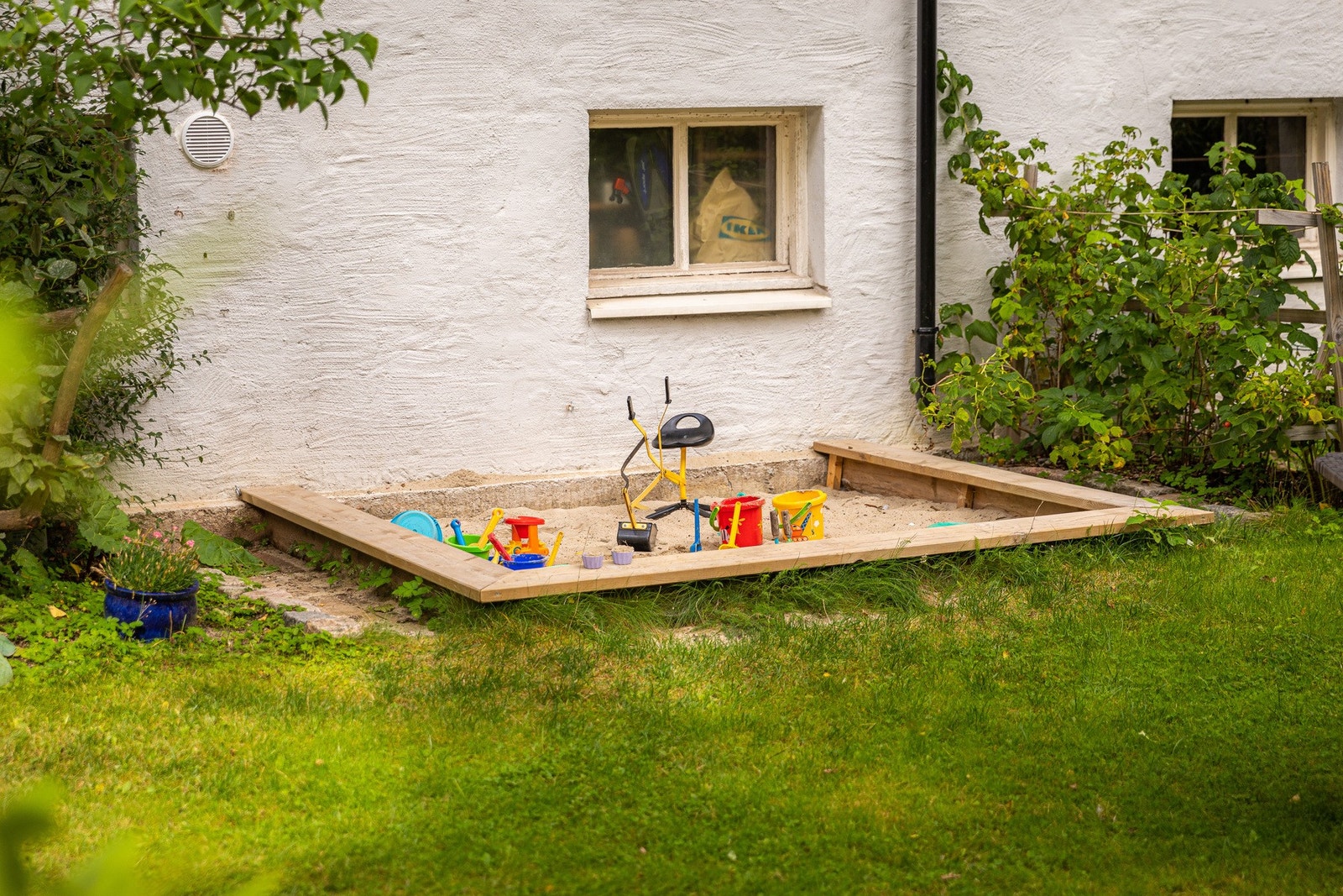 Tilrettelagt for barn med sandkasse. Galleribilde