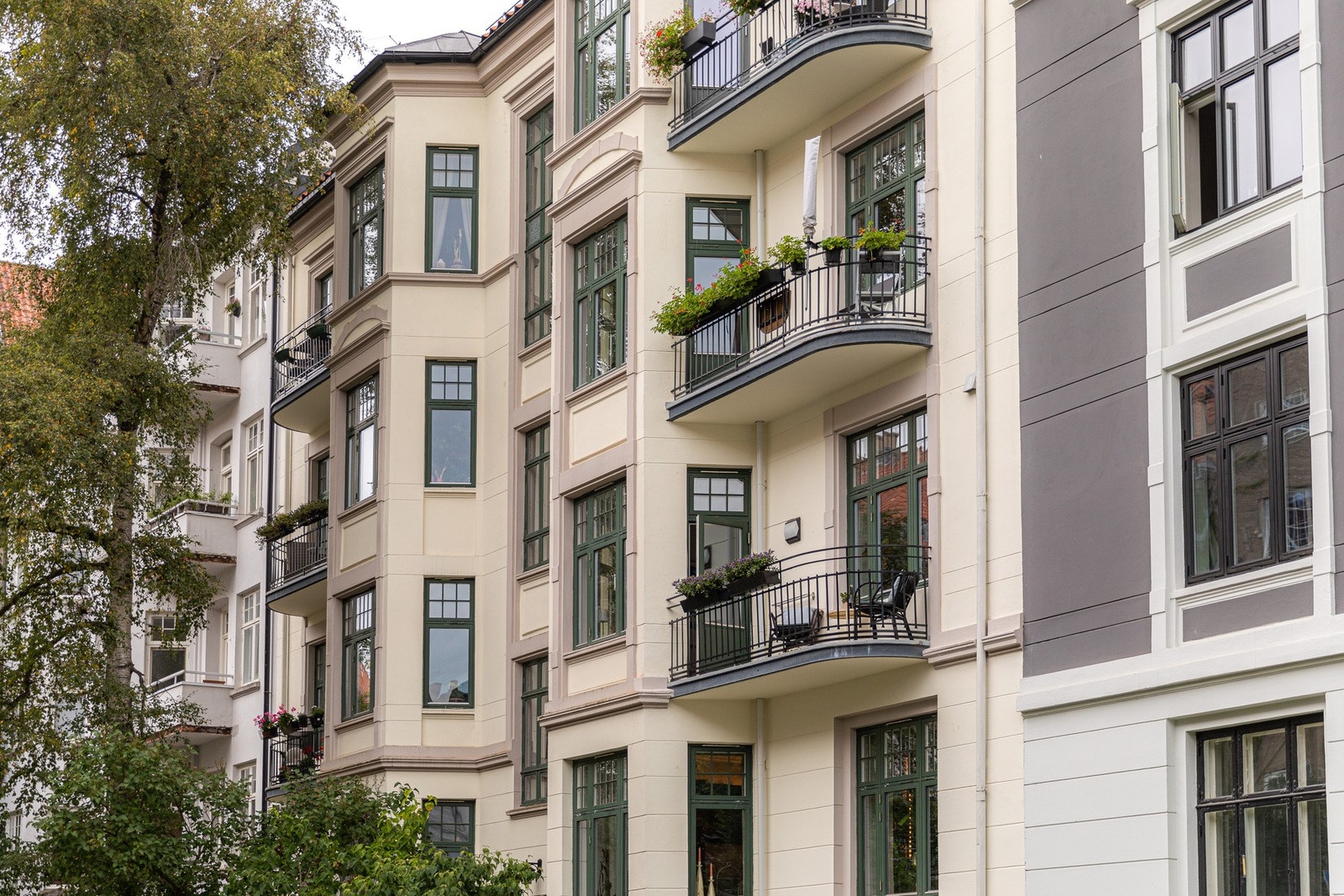 Attraktivt og meget sentralt boligområde på Fagerborg, rett ved Majorstuen i Oslo. Øvre del av Jacob Aalls gate er en idyllisk gate med flott beplantning. Galleribilde