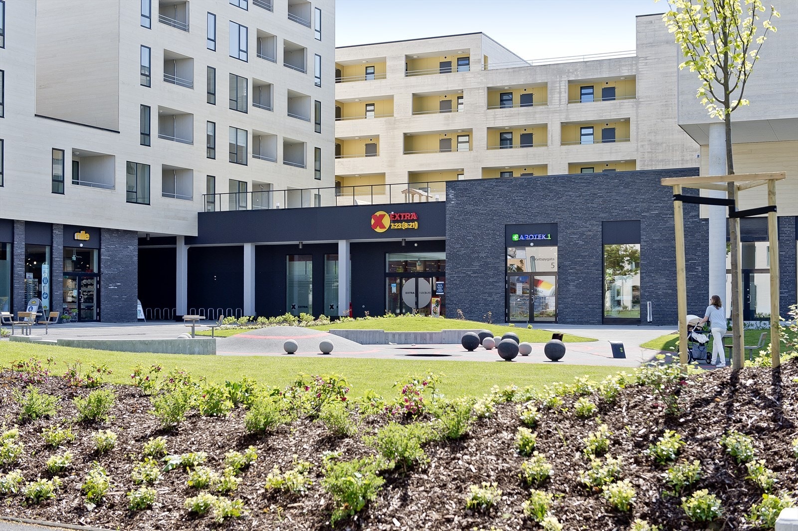 Dagligvarehandelen kan gjøres på Coop Extra som ligger en kort spasertur unna. Galleribilde