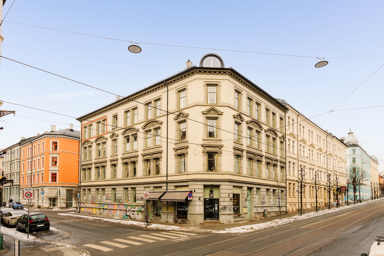 - Fasade. Leiligheten er markert i rødt - Galleribilde