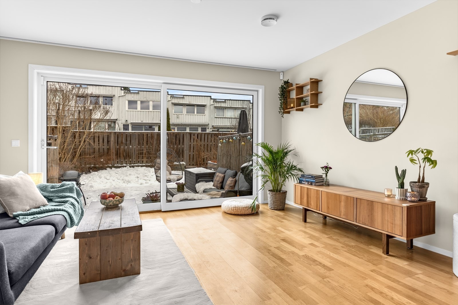 Hjemmet oppleves lyst og innbydende med tidsriktige fargevalg på innvendige overflater. Galleribilde