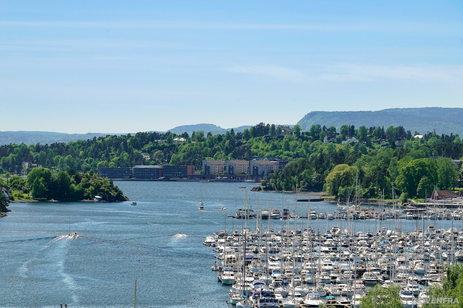 Eiendommen har nærhet til flere tur- og rekreasjonsområder langs Oslofjorden og i markaområdene vest i byen. Galleribilde