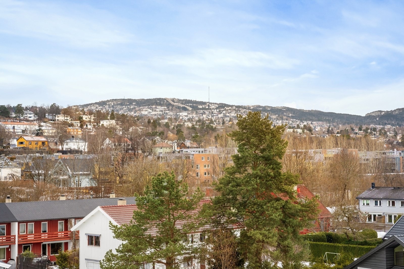 Flott utsikt mot Holmenkollen. Galleribilde