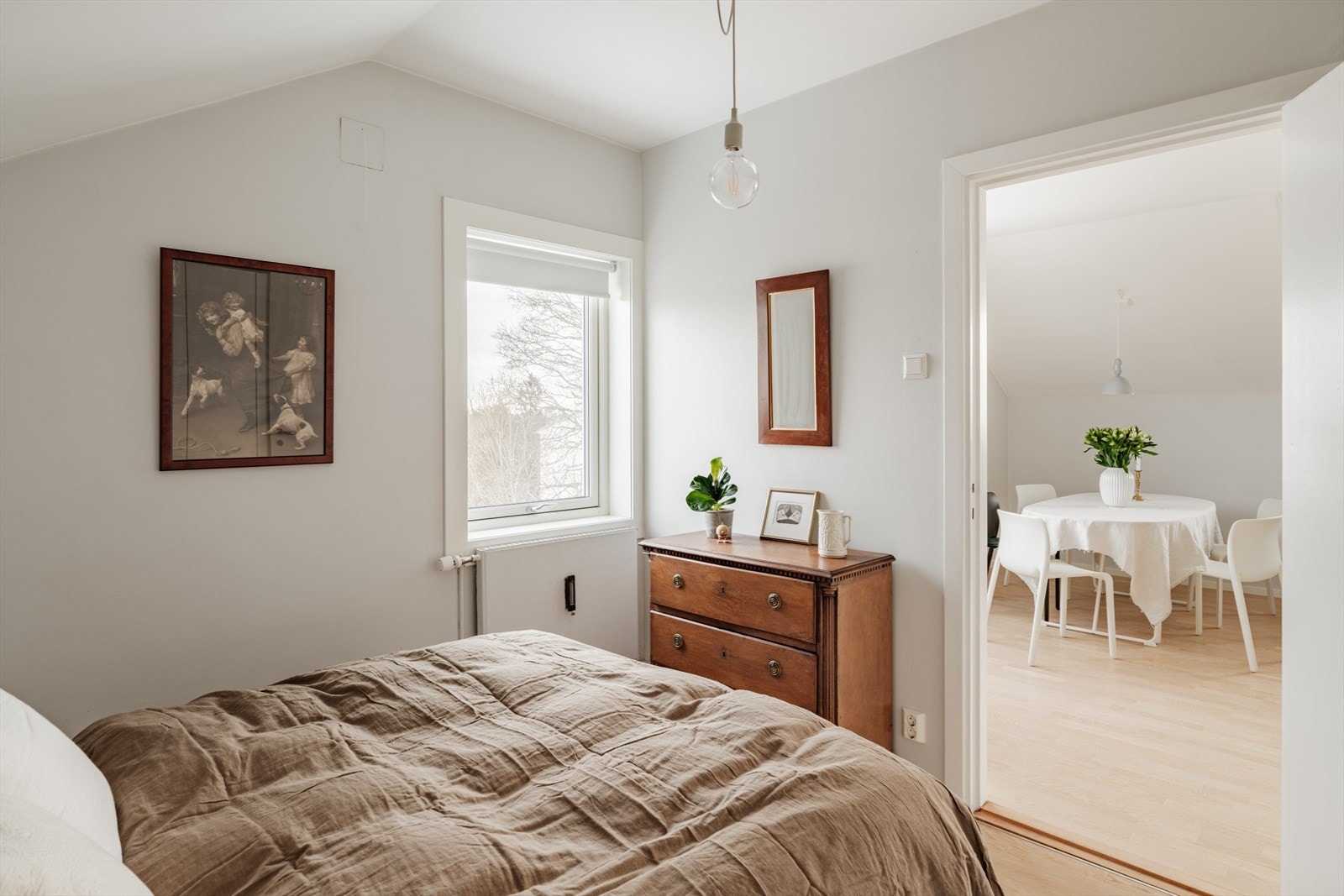 Fra stuen er det direkte adkomst til soverommet Galleribilde