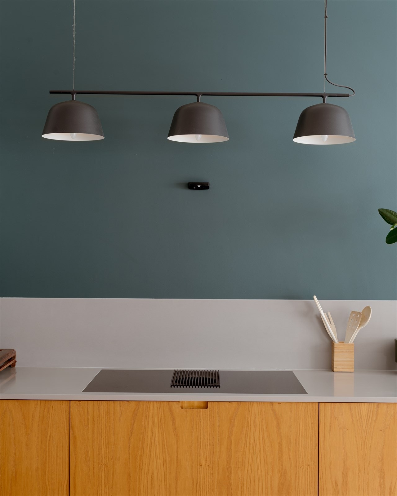 Integrert kullfilter i platetoppen for en ryddig visuell linje uten hette. Galleribilde