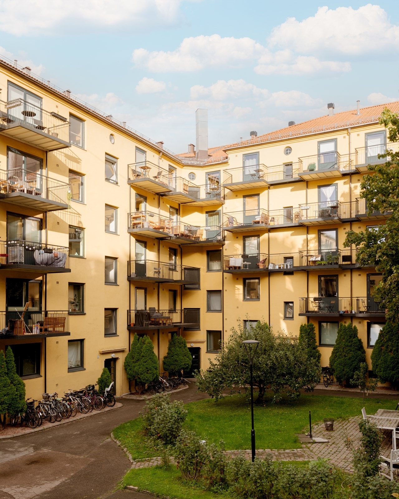 Bakgården Galleribilde