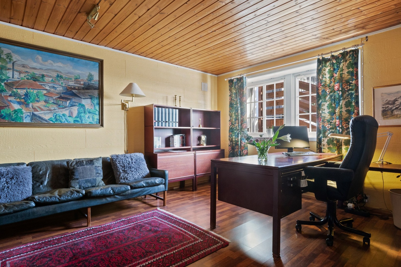 Romslig kontor. Galleribilde