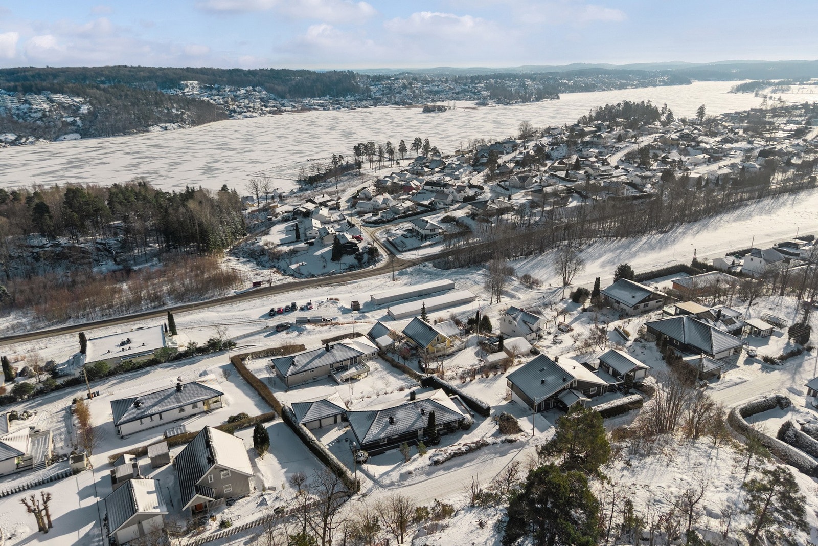 Vestfjorden ligger innen kort gangavstand, og her finner man idylliske Rakkevik med flotte bade- og strandmuligheter. Galleribilde