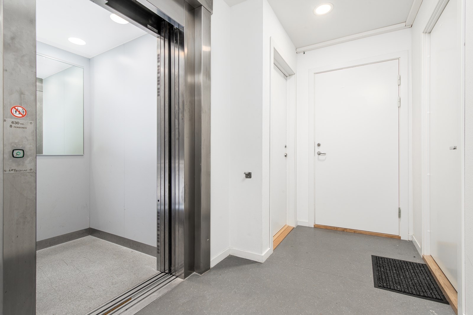 Gang - heis i bygget Galleribilde