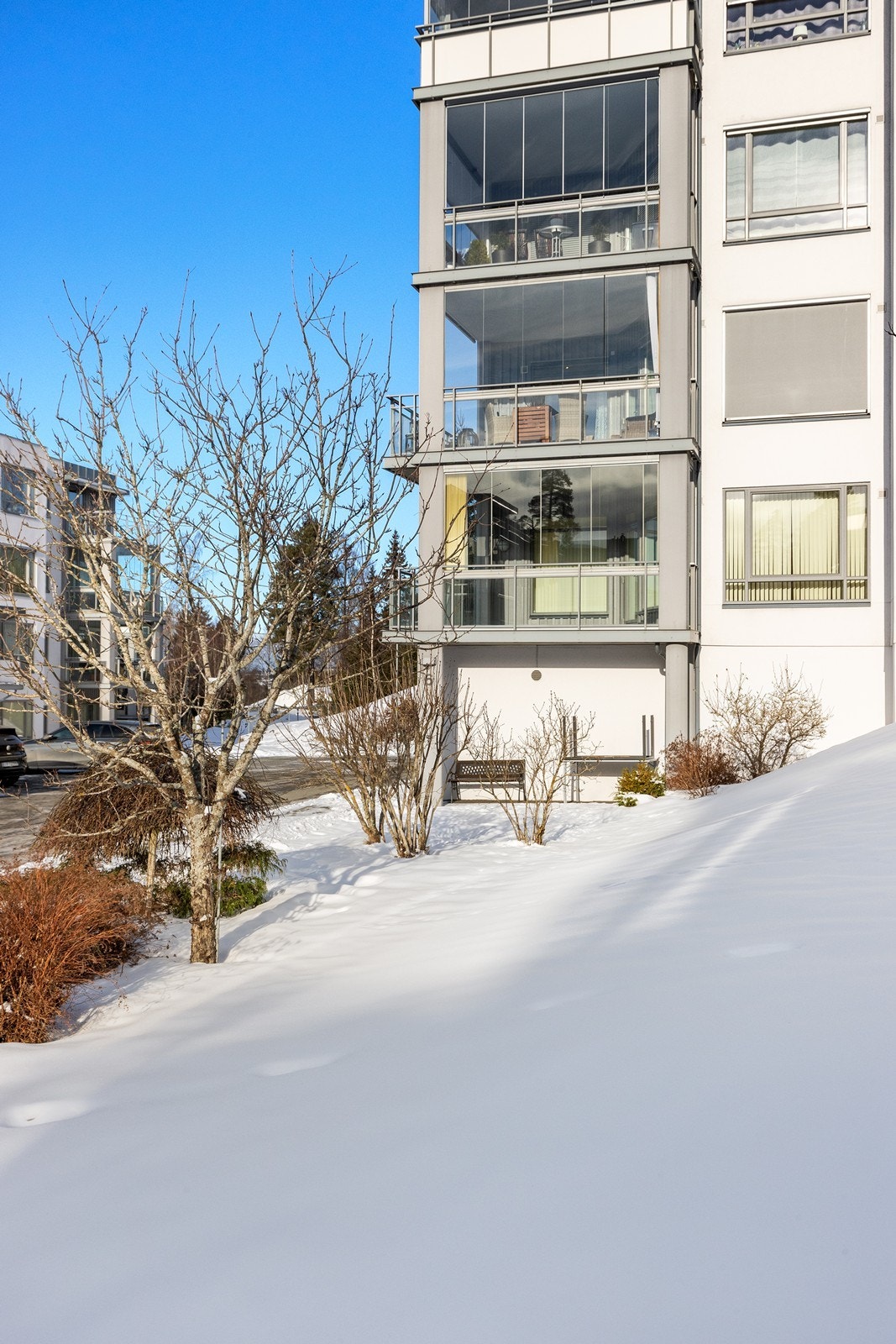 Fellesområdene rundt bygget er velholdte. Galleribilde