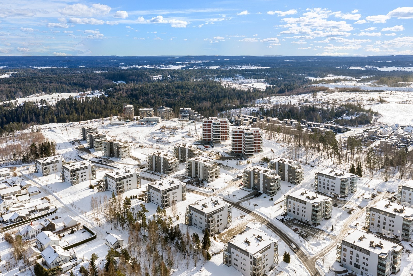 Området byr på et godt servicetilbud, med blant annet Coop Extra og Rema 1000 i nærheten. Galleribilde