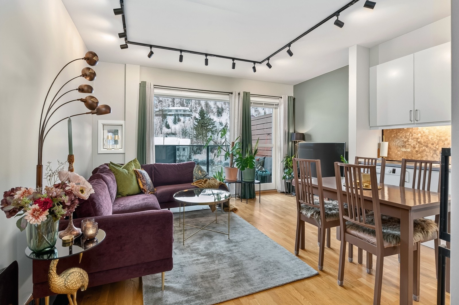 Velkommen til Frolandssenteret 10 - Lys og lettstelt leilighet presentert av Marius Engelskjønn v/Melgerhuset & Partners Galleribilde