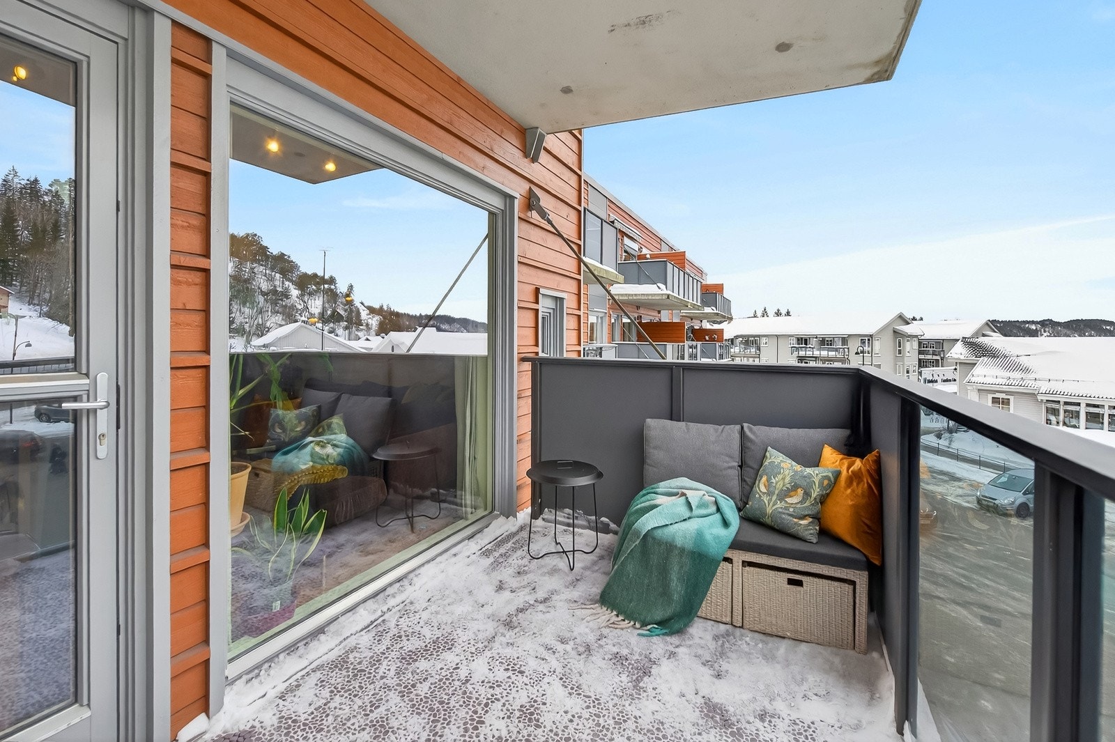 Balkongen er på 9 kvm, en fin plass for å skape seg et hyggelig uterom. Galleribilde