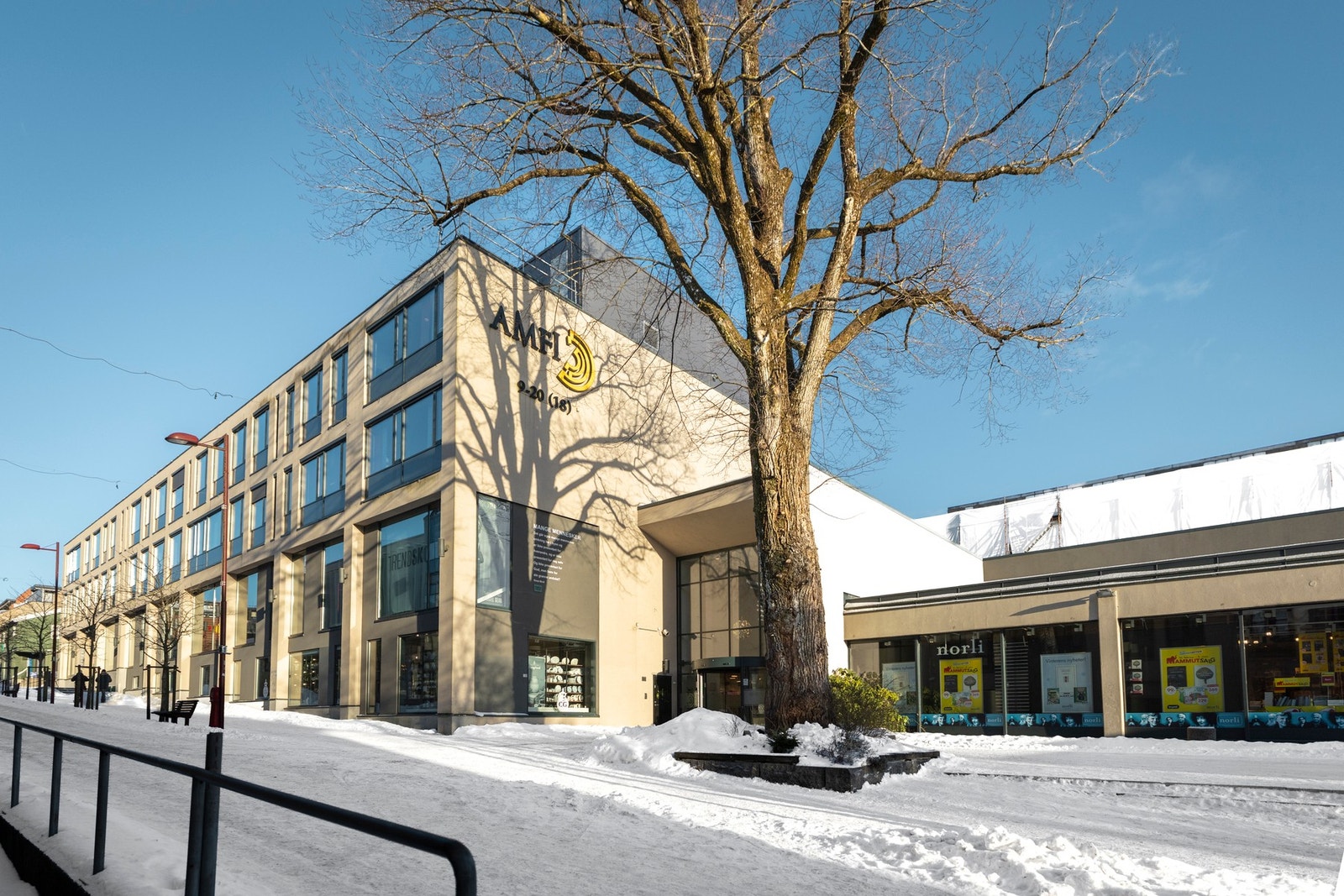 Amfi kjøpesenter i sentrum er ikke mange minuttene unna. Galleribilde