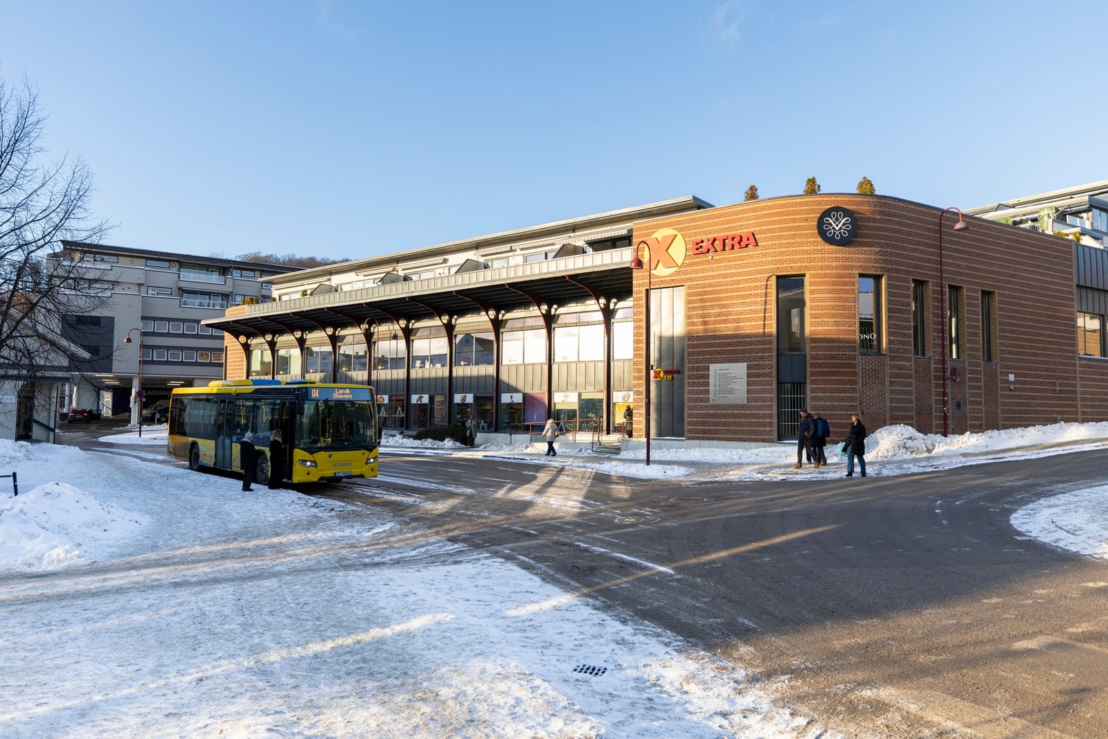 Kort vei til matbutikk og diverse servicetilbud. Galleribilde